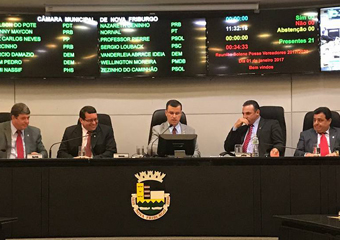 Alexandre Cruz é eleito presidente da Câmara com cenas deprimentes e brigas de vereadores