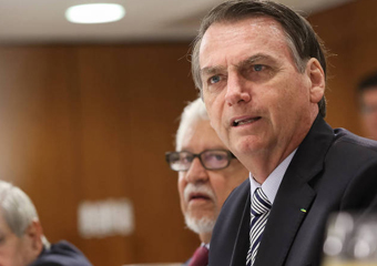 Presidente Bolsonaro quer retirar placa de carros do Mercosul