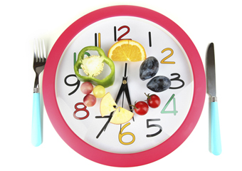 Regra de comer de três em três horas para emagrecer é mito