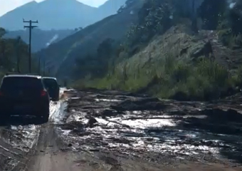 Temporal: Estrada Serramar está reaberta com lama na pista