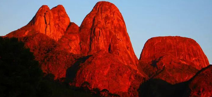 Blog cita Três Picos como um das 10 montanhas mais bonitas do Brasil