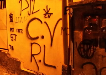 Friburgo: 12 são pegos pichando muros com inscrição do “CV”
