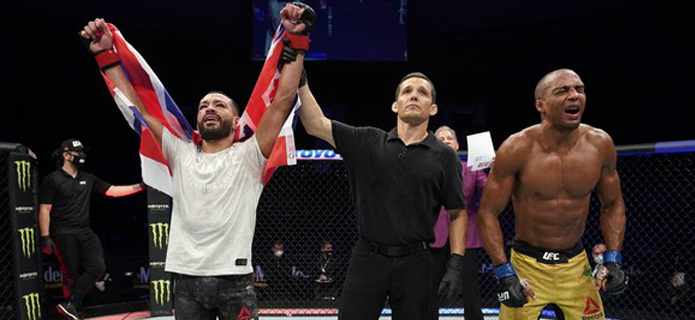 UFC: Edson Barboza perde em luta com resultado dividido e contestado