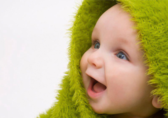 O que faz seu bebê dar risada? Entenda como o pequeno se expressa pelo sorriso