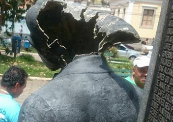 Estátua de Getúlio Vargas é destruída na Praça de Friburgo