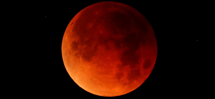 Maior eclipse lunar do século: Lua de Sangue promete espetáculo na sexta