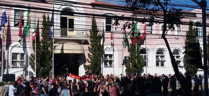 Prefeitura e Sepe reabrem diálogo e servidores da Educação suspendem greve em Nova Friburgo