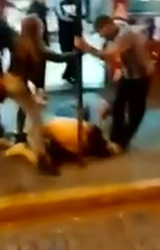 Selvageria: 5 jovens batem em um em plena praça central de Friburgo