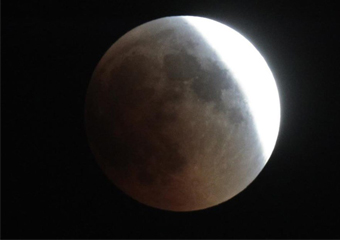 Eclipse lunar penumbral ocorre na madrugada desta segunda-feira