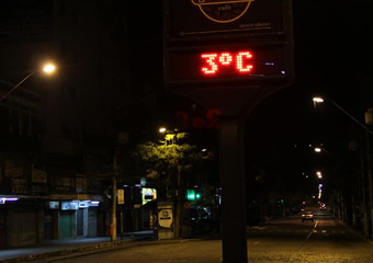 Friburgo tem madrugada gelada e termômetro digital marca 3ºC