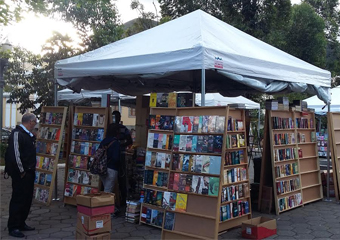 Feira de Livros itinerante da Praça Getúlio Vargas é prorrogada