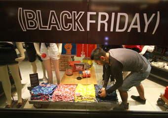 Um terço gasta mais do que pode na Black Friday, diz pesquisa do SPC