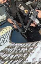 PM prende elemento com arma, munições e drogas em Olaria