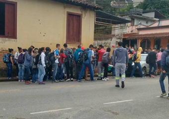 Friburgo: Três estudantes são atropelados em Riograndina