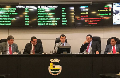 Câmara elege Alexandre Cruz para presidência em sessão marcada por brigas