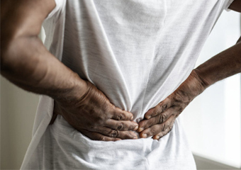 Quarentena pode contribuir para o aparecimento de dor nas costas