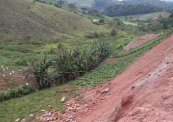 Polícia Ambiental flagra abertura irregular de estrada na zona rural