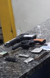 Friburgo: Garoto é detido com drogas e 2 armas falsas em Olaria