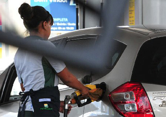 Petrobras reajusta preços da gasolina (4%) e diesel (6%)
