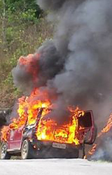 Friburgo: Carro pega fogo na estrada entre São Pedro e Lumiar