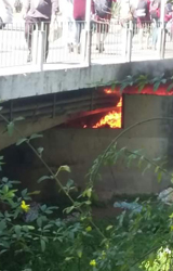 Moradores de rua ateiam fogo embaixo da ponte 7 de Setembro