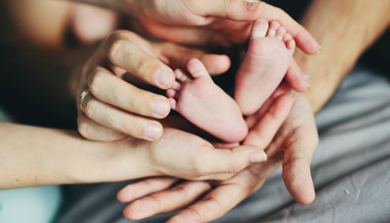 Bebê nasce por fertilização com “3 pais”: novidade poderia evitar doenças genéticas