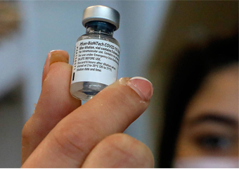 Friburgo vacina contra a covid-19 público com 53 e 54 anos