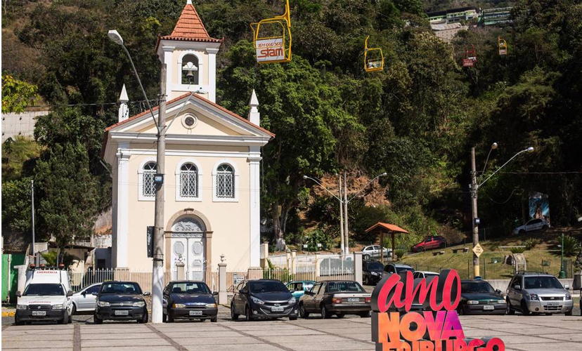 Praça do Suspiro: Igreja de Santo Antônio: Nova Friburgo