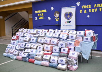 Famílias recebem cobertores da LBV em Nova Friburgo