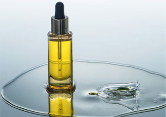 Use e abuse dos óleos para hidratar a pele e o cabelo no inverno