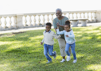 A relação entre avós e netos traz benefícios para os dois lados