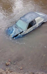 Friburgo: Carro cai dentro do Rio Bengalas na Roberto Silveira