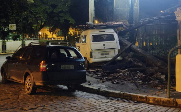 Friburgo: Veículos colidem em frente ao Clube de Xadrez : Nova Friburgo em  Foco – Portal de Notícias